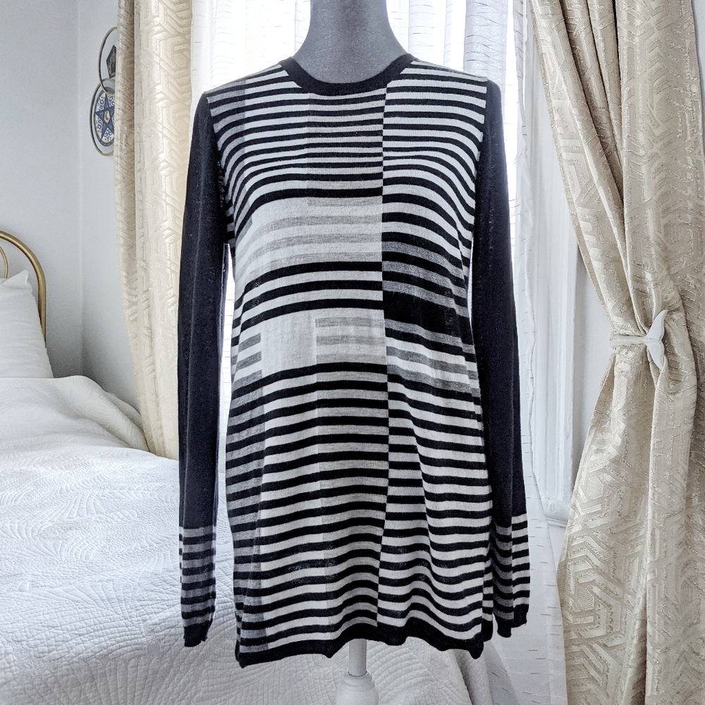 VINCE  stripe knit sweater black and white